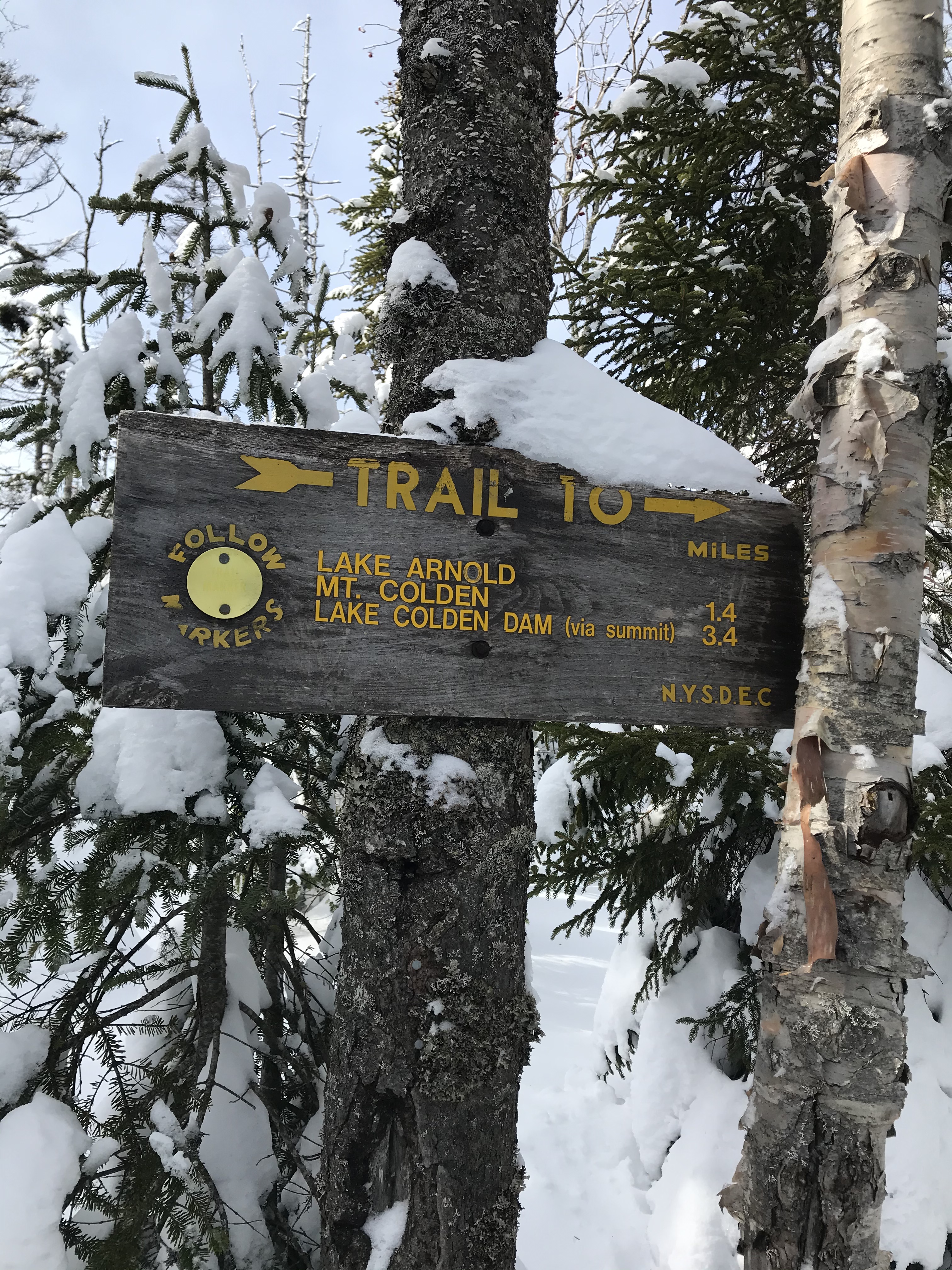 Trail sign 1.4 miles to Colden summit