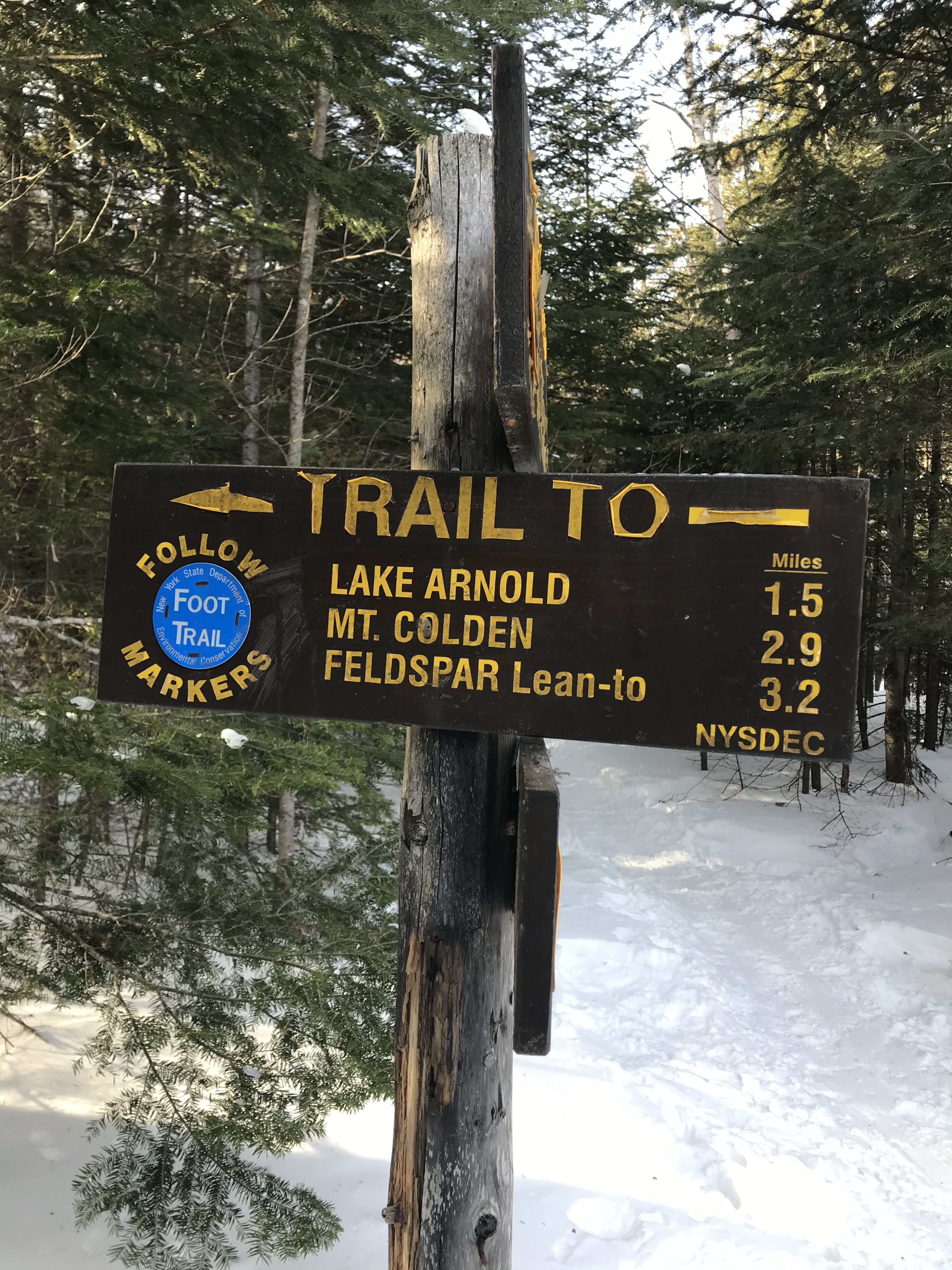 Trail sign 1.5 miles to Lake Arnold 2.9 Miles to Colden Summit